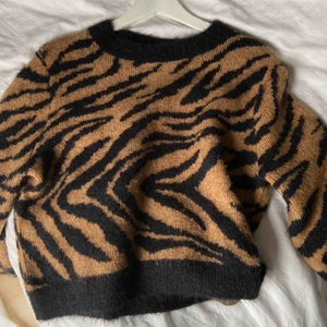  - Superfin, superskön tröja som är helt ny. Fråga om du har frågor så svarar jag direkt!😊❤️