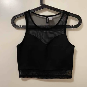  - Fin svart top, använt knappt 2-3 gånger! 