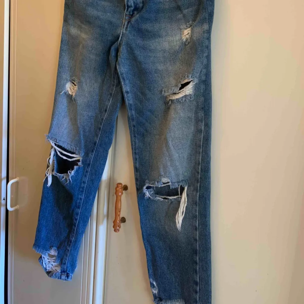 Boyfriend jeans från Pull&Bear ✨ Storlek 32. Jeans & Byxor.