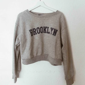  - Croppad grå sweatshirt Du står för frakt❤️ 