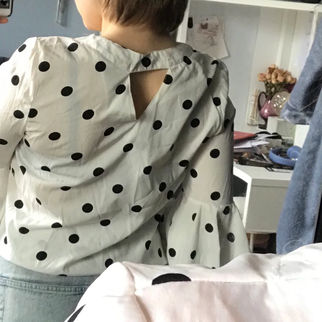 Fin v-ringad, prickig blus.  - 91