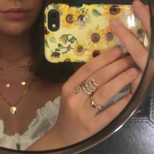  - Jätte fint skal från ideal of sweden köpt för drygt ett halvår sedan, säljer pga att jag ska byta mobil, älskar skalet annars och det är inga fel på det! Frakten ingår i priset😊