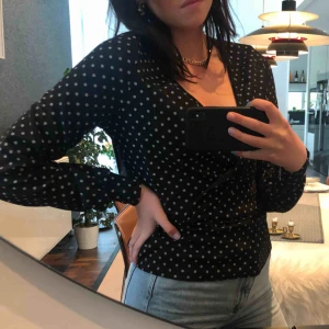  - Jätte fin blus! Aldrig använt och prislappen kvar! 