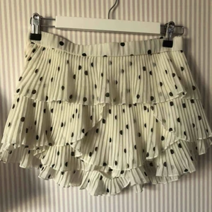  - Superfin kjol med volanger från zara 😆 har inbyggda  shorts 