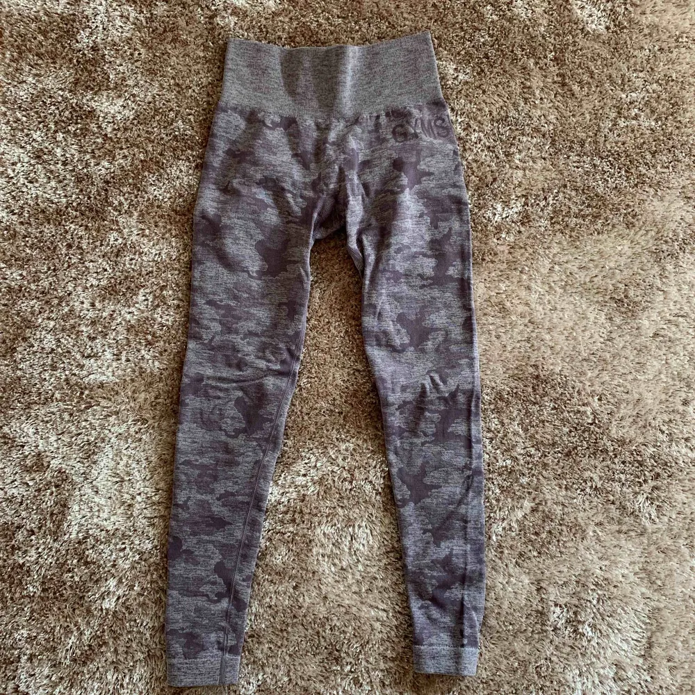 Tights ifrån Gymshark, scrunch baktill. Passar XS/S 💜 Sitter som en smäck🥰🥰. Jeans & Byxor.