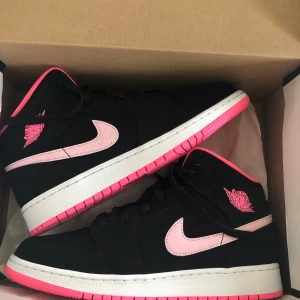 Nike jordan 1 - HELT NYA JORDAN 1! Aldrig använt utan bara provade! As häftiga och cool färgkombo! Kvitto finns. Budgivning som gäller nu 