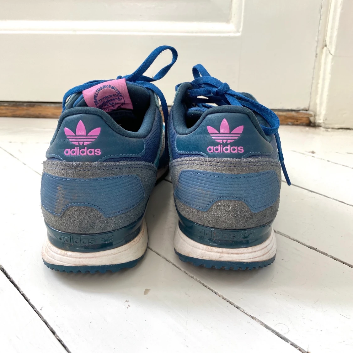 Adidas sneakers 👟  - 90