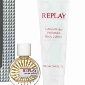  - Ett sett av parfym och body lotion , helt oandvänd och ny . (Köparen betalar frakt)