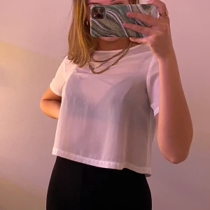 Fin tröja från ginatricot storlek xs - Storlek XS men passar mig som är en S. Den är lite see-trough. ❗️frakten ingår❗️