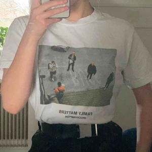  - Säljer min Brockhampton tröja då den tyvärr inte kommer till så mycket användning 😭 Storlek S men sitter som en M/L på tjejer 
