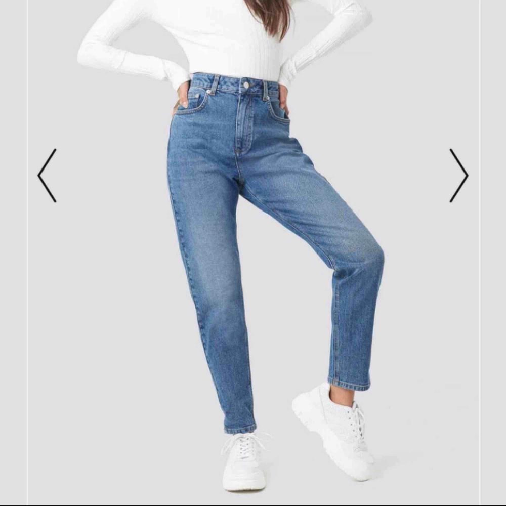 Mom jeans från nakd köpta här på plick. Tyvärr för korta för mig som är 178cm. Annars normala i storlek. . Jeans & Byxor.