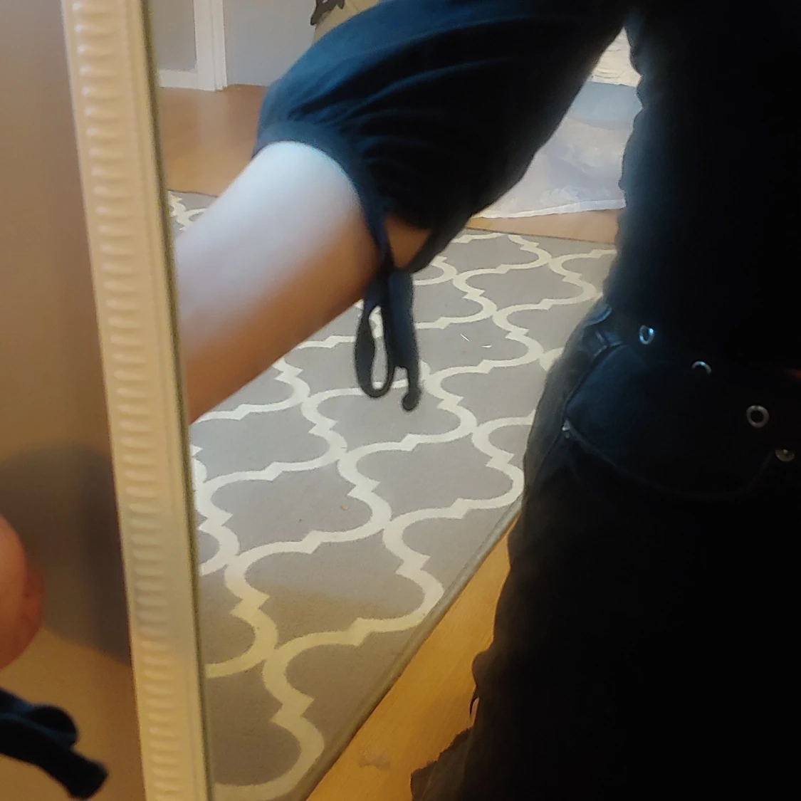 Svart urringad tröja storlek xs - 90