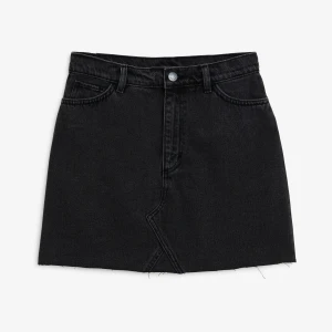 Jeanskjol - Svart/grå Jeanskjol ifrån monki i storlek 34!