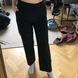 Kostymbyxor!  - Oanvända kostymbyxor från HOPE! Jag är 173 cm. Frakt ingår🌼