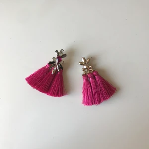 Örhängen - Supersöta örhängen som piggar upp en basic outfit :) 