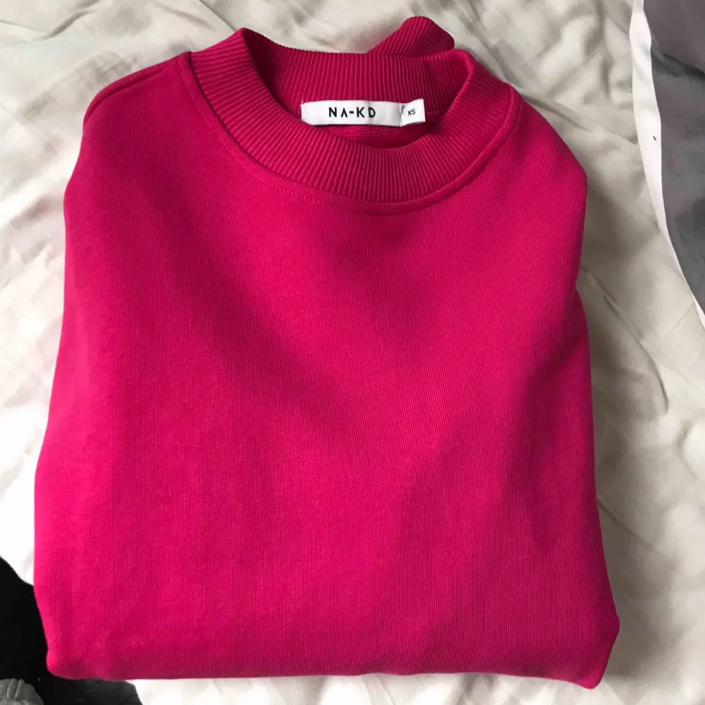 Superfin rosa sweatshirt från Nakd🌺🌺 Använd en gång så superbra skick! 90kr + frakt. Hoodies.