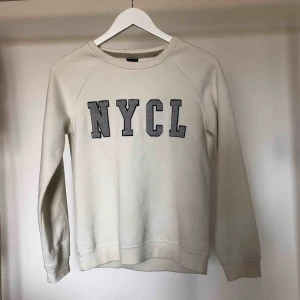  - Tröja från Gina Tricot. 