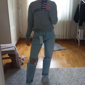 DE POPLULÄRA JEANSEN FRÅN GINA - De populära jeansen från Gina, Helt nya men passar inte mig ❤