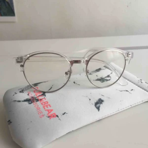  - Jättefina glasögon utan styrka! Aldrig använda❤️