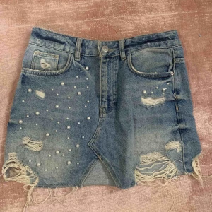  - Fin kjol från Zara, köparen står för frakt