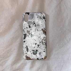 iPhone XS Max skal ifrån holdit.  Aldrig använt. Nypris: 249kr Mitt pris: 20kr Frakt kostnad tillkommer! 