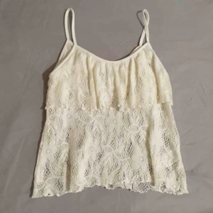  - Vit/naturvit spets topp! 