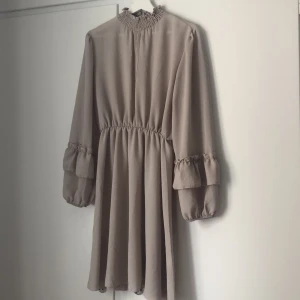 Klänning från Bohoo. Ord pris 370. Säljer den för 150 - Aldrig använt denna