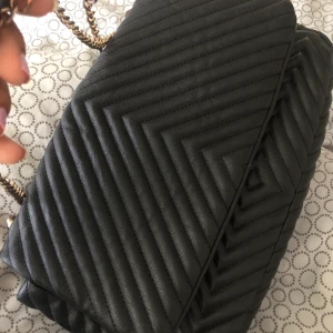 Väska  - Köparen står för frakt 