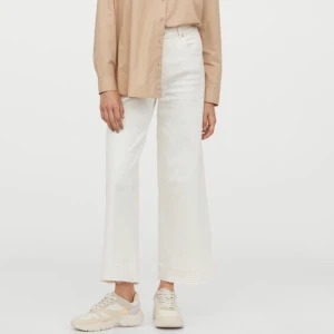 H&M Conscious culottes high ankle jeans. Cut off hem. - Good condition, worn only a few times, recently bought from H&M for 299 kr. 