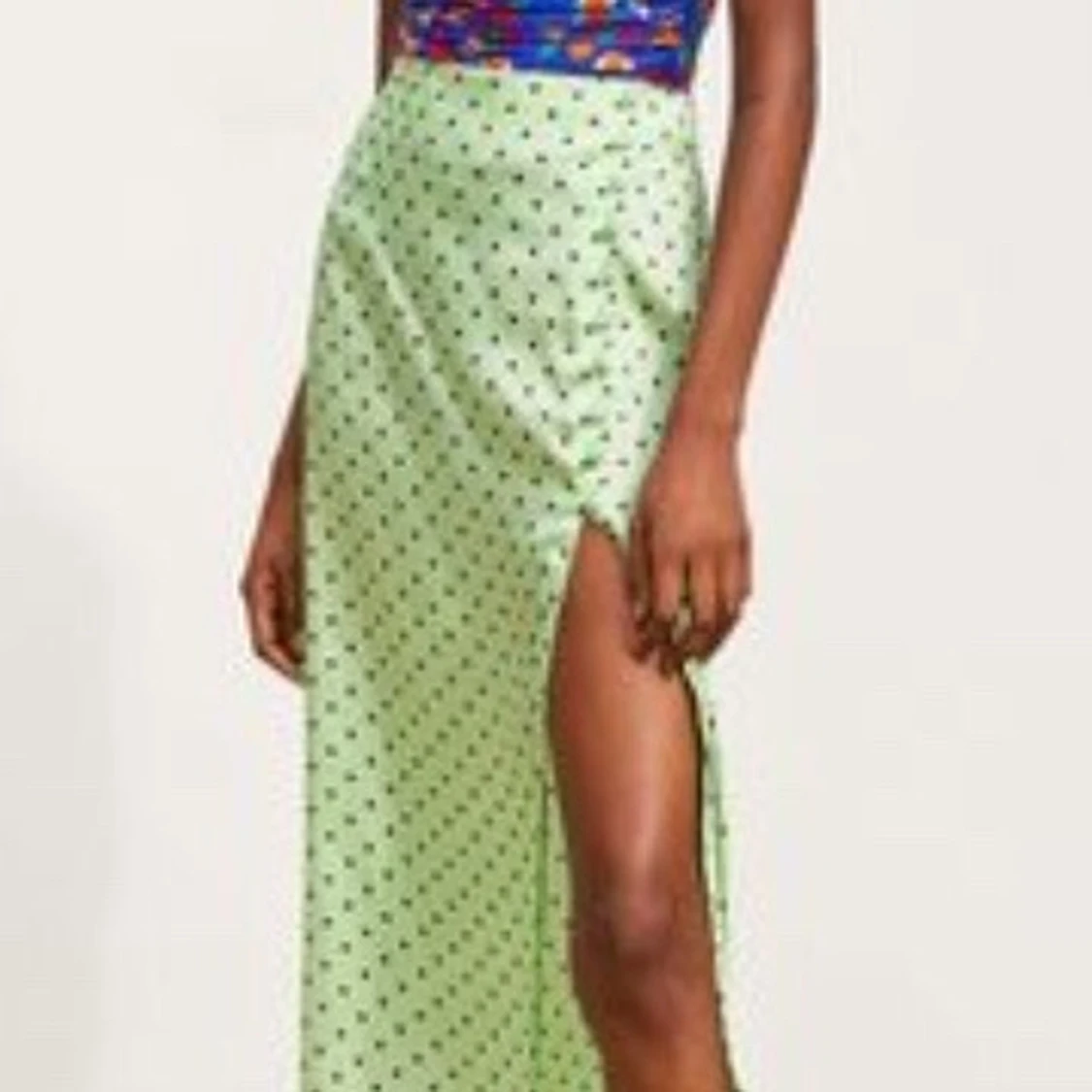 Grön kjol storlek M - 90