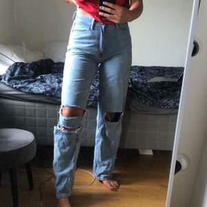 Hålliga jeans