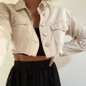 croppad jeansjacka  - sååå snygg croppad jeansjacka från ASOS 🤛🏼 frakt tillkommer 