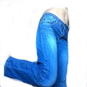 Skitcoola y2k jeans, lågmidjade. Skulle säga att de är storlek. XXS-XS, priset är inklusive frakt!!!! Skriv om ni har frågor:)