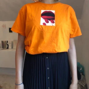 T-shirt med tryck - T-shirt från carlings. Köparen står för frakt💓