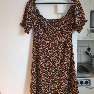 Klänning - Fin klänning från nelly, använd 1 gång. 