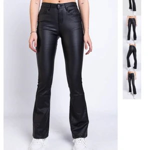 Skinnbyxor madlady - Skinnbyxor (fake skin då va) från Madlady i storlek 34 testade en gång, är 160cm* och dom är för långa för mig. Annars jättefina// La in två bilder med byxorna🥰✨ 