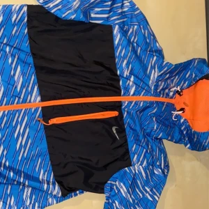 Nike Windbreaker. - Nike Windbreaker. Knappt använd.