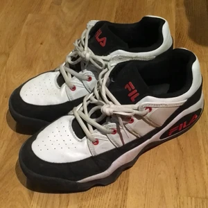 Fila skor - Ganska smutsiga men inte förstörda