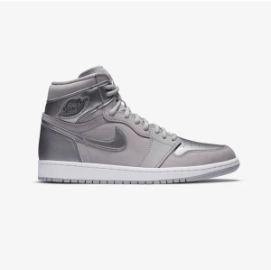 Nike Jordan 1 high japan/tokyo - Säljer air Jordan 1 high japan/Tokyo i storlek 42,5 us:9 skorna är aldrig använda och kommer ifrån sns. Pris:2500kr. Möts i Stockholm annars står köparen för frakt. Skriv för mer information. 