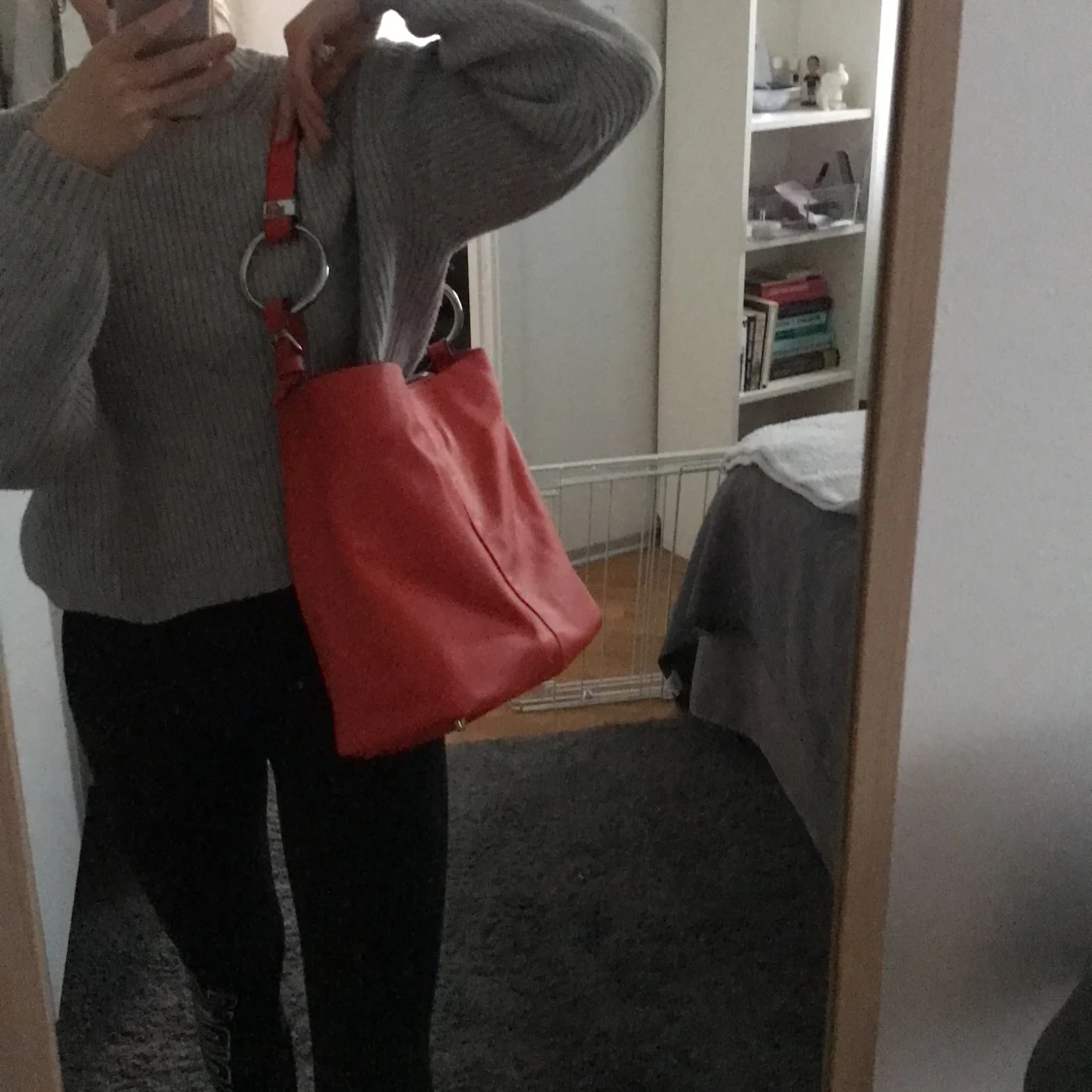 Brandröd väska från zara fakeskinn