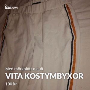 Vita kostymbyxor  - Vita kostymbyxor från zara i storlek S. Blå och gul/orange linje på sidan. Väldigt stretchiga och bekväma, tyvärr för korta för mig då jag är 175. 
