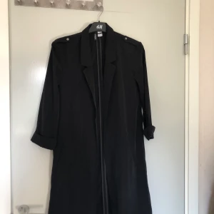 H&M kappa - Fin kappa från h&m helt oanvänd i storlek 34. 