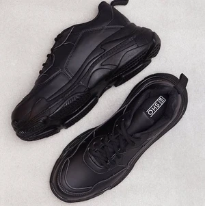 Chunky Sneakers - Använda 1 gång, säljer då dem inte används. Köparen står för frakten.