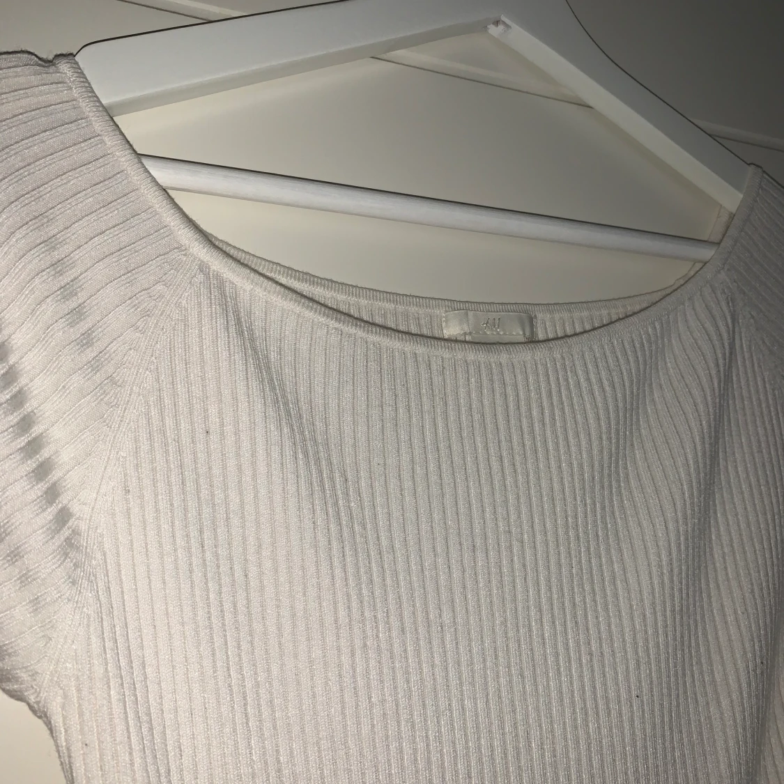 Super söt vit ofshoulder/topp!