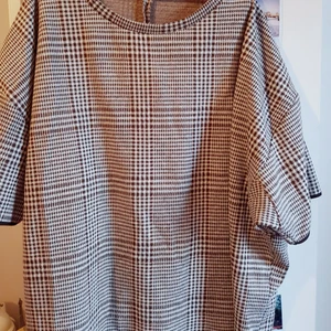 THRIFTED OVERSIZED T-SHIRT - Säljer denna coola oversized tröja från ZARA men köptes från en Secondhandbutik för ett tag sen. Superskön att ha på sig, är i srl L, använd ett fåtal gånger *princip nyskick* och startpris 80kr + frakt, hör av er om eventuella frågor💞💞