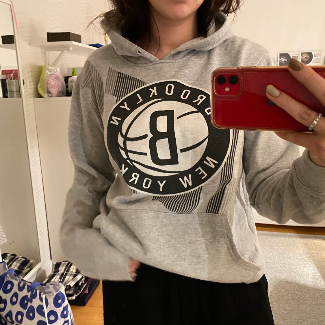 Grå hoodie med tryck - 90