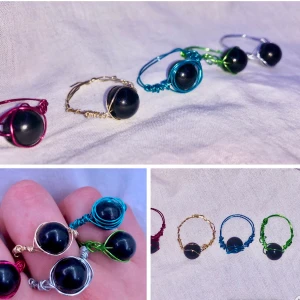 Handgjorda ringar - Nytillverkade ringar som är gjorda med mycket kärlek🥰 Köparen för välja färg på pärla och tråd! Priset är samma för alla storlekar. Köparen står för frakten. Priset kan diskuteras :)