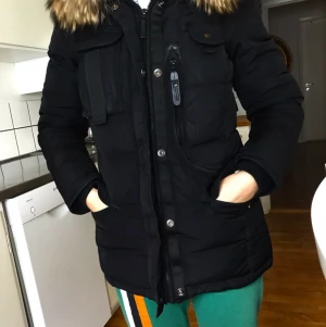 Hollies jackan storlek 36 - Den är använd i ett år, så den är i bra skick som.