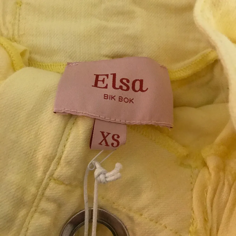 Elsa host från va shows design från bikbok aldrig använda buda från 150! . Shorts.