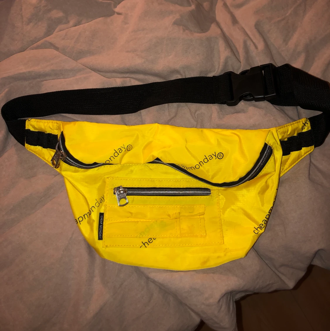 Magväska från cheap monday!